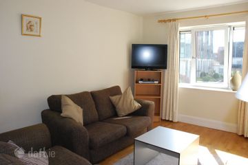Apartment, Adelaide Square, Whitefriar Street, Dublin 2, Dublin 8 — photo 2