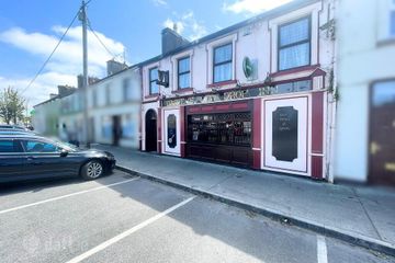 Garveys Dew Drop Inn, Market Square, Charlestown, Co. Mayo, F12P583 — photo 3