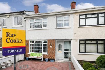 9 Hillcrest Avenue, Lucan, Co. Dublin — photo 2