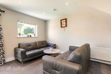 4 Glencairn Grove, The Gallops, Leopardstown, Dublin 18, D18C5T3 — photo 3