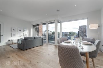 Apartment, Block 01, Ropemaker Place, Grand Canal Dock, Dublin 2 — photo 2