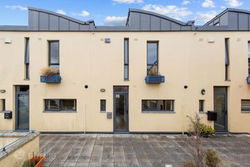8 Castle Mews, Castle Street, Dalkey, Co. Dublin, A96 HD21 — photo 2