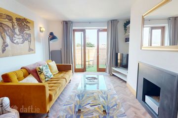 Apartment 3, 40 Eastmoreland Lane, Ballsbridge, Dublin 4 — photo 2