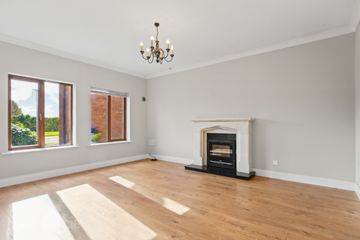 4 Crescent View, Castlebellingham, Co. Louth, A91 W244 — photo 3