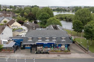 The Hawthorn Bar, Hartland'S Avenue, The Lough, Co. Cork, T12Y7VP — photo 3