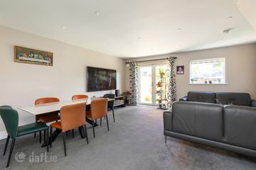 4 Glencairn Grove, The Gallops, Leopardstown, Dublin 18, D18C5T3 — photo 2