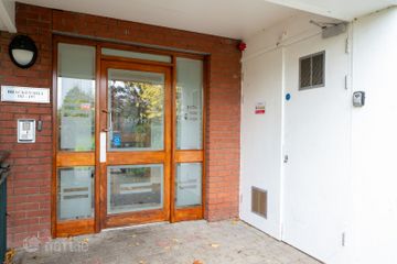 Apartment 196, Bracken Hill, Ballinteer, Dublin 18, D18HK20 — photo 2