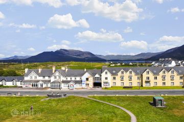 Ref 1189 - The Bayview Hotel, Main Street, Waterville, Co. Kerry, V23HW24 — photo 2