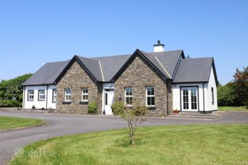 Reenroe, Drimoleague, Co. Cork, P47XF20 — photo 2