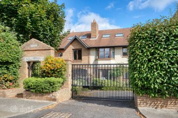 2 Ballygihen, Sandycove Road, Sandycove, Co. Dublin, A96WR82 — photo 2