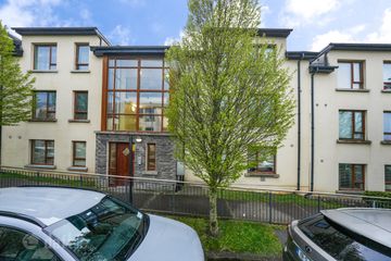 51 Slade Castle Avenue, Saggart, Co. Dublin — photo 2