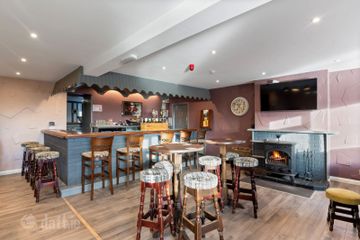 Lough Mask Inn, Tourmakeady, Co. Mayo, F12YX36 — photo 3