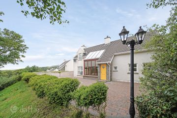 The Narrow's, 8 Fintra Bay, Killybegs, Co.Donegal, F94R8Y4 — photo 3