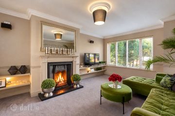 16 Glencairn Green, The Gallops, Leopardstown, Dublin 18, D18P6F6 — photo 3