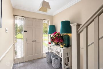 16 Glencairn Green, The Gallops, Leopardstown, Dublin 18, D18P6F6 — photo 2