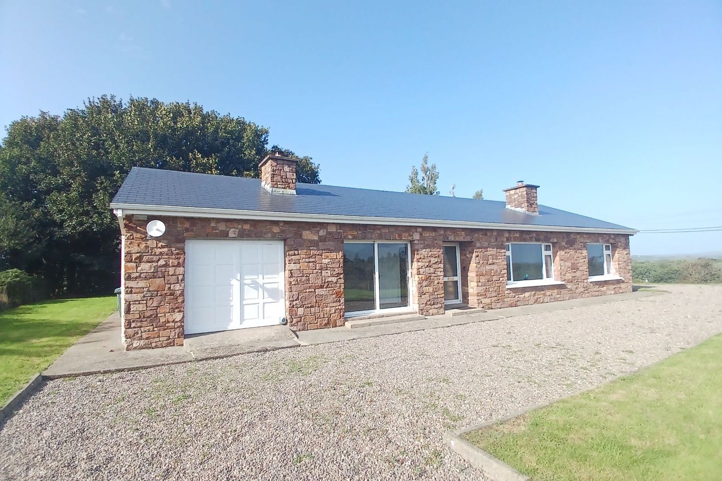Reeks View Lodge, Ownagarry, Killorglin, Co. Kerry, V93R2K8 — photo 1
