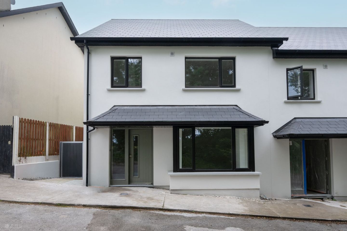 3 Bedroom Semi, Lakeview, Lakeview, Rostellan, Co. Cork — photo 1