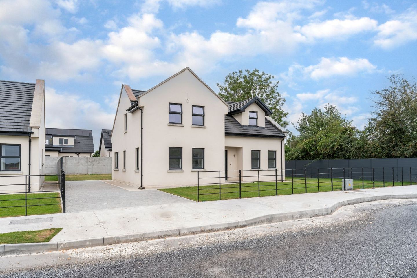 Sunnyhill, Cluain Aoibhinn, Carrighill Upper, Calverstown, Kildare, Co. Kildare — photo 1