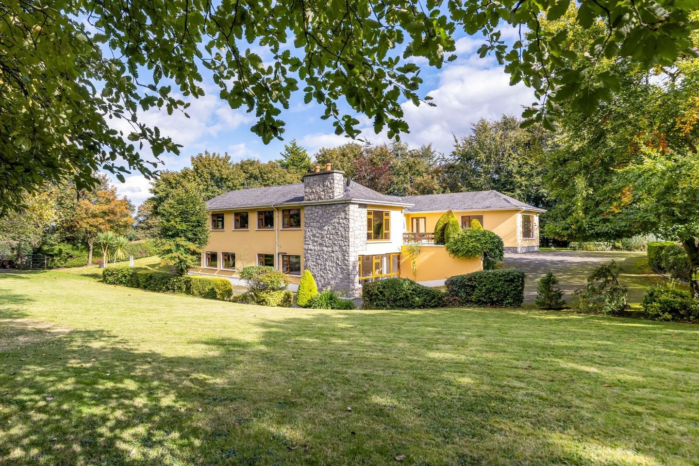 Belgree House, On Approx. 1.67 Hec (4.12 Acres), Kilmartin Lane, Hollystown, Dublin 15, D15W9R9 — photo 1