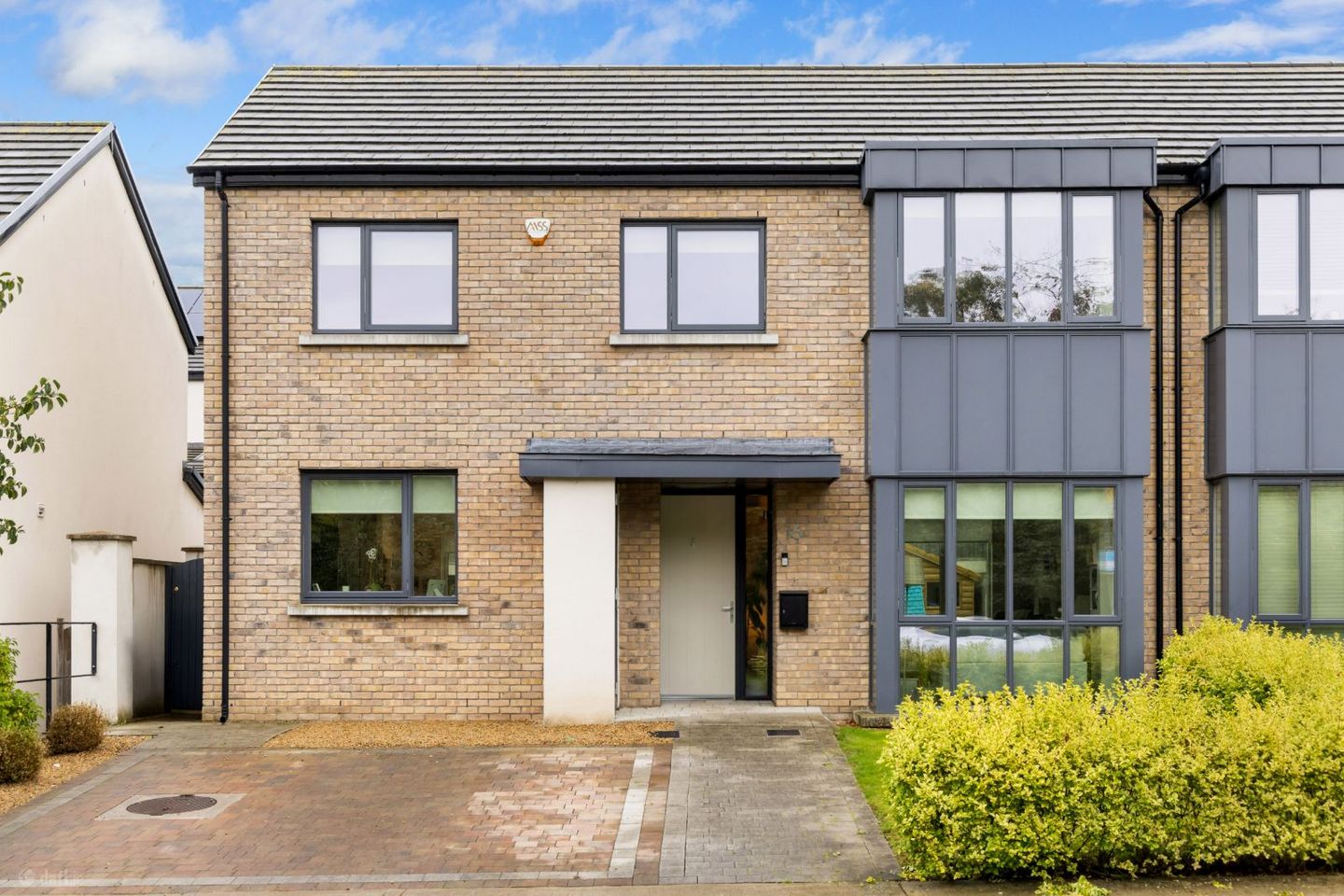 16 The Avenue, Carrickmines Manor, Carrickmines, Dublin 18, D18XAV6 — photo 1