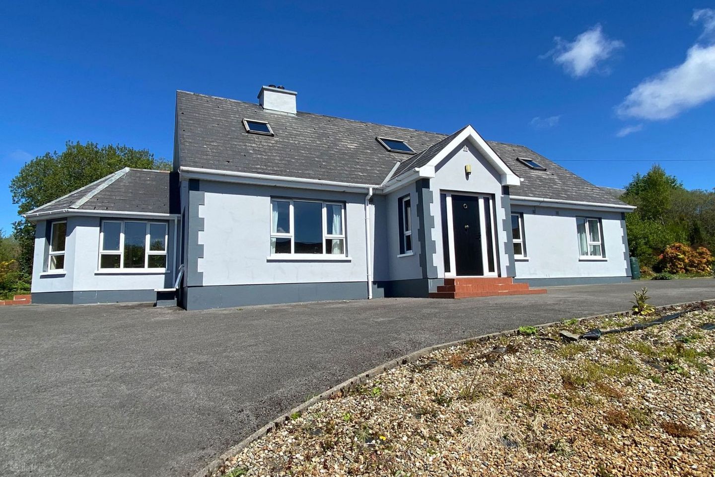 FRONT OF HOUSE