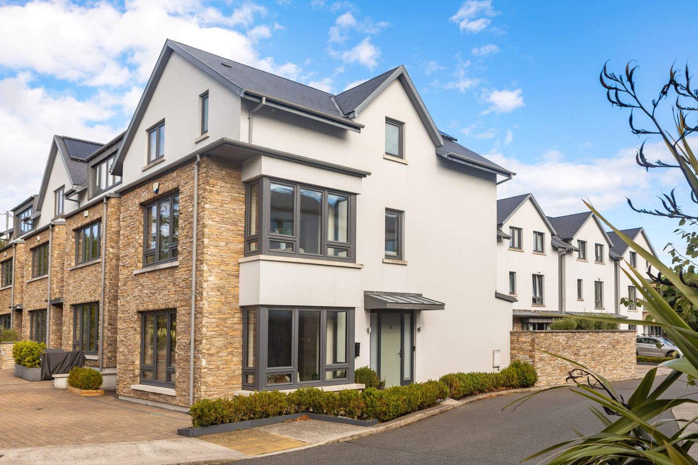 4 Struan Glen, Kilternan, Dublin 18, D18 CC02 — photo 1