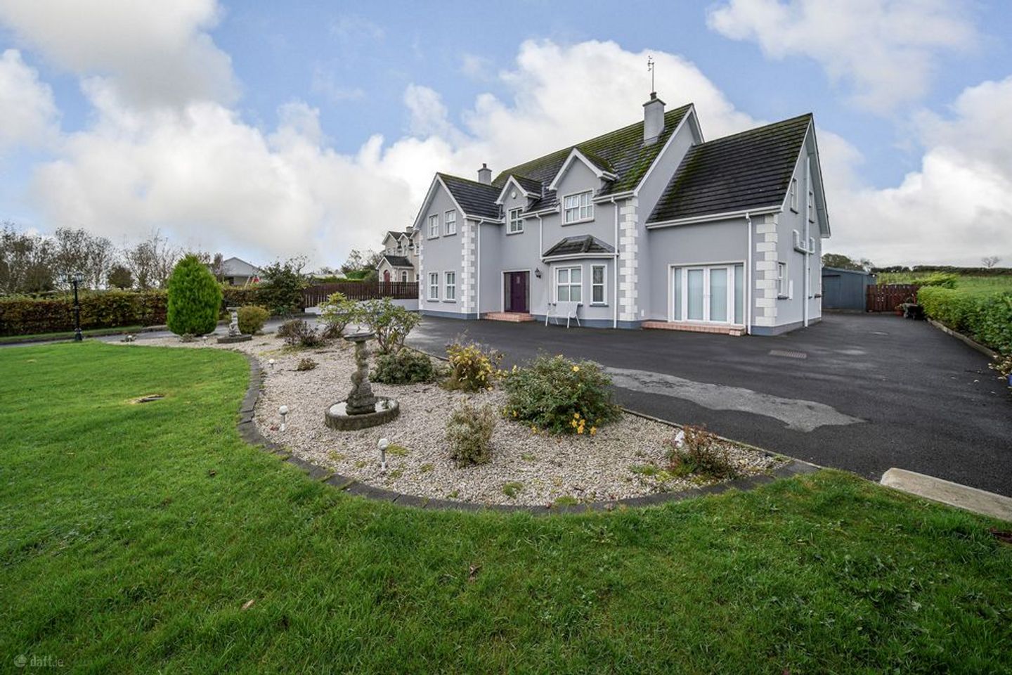 FRONT OF HOUSE 