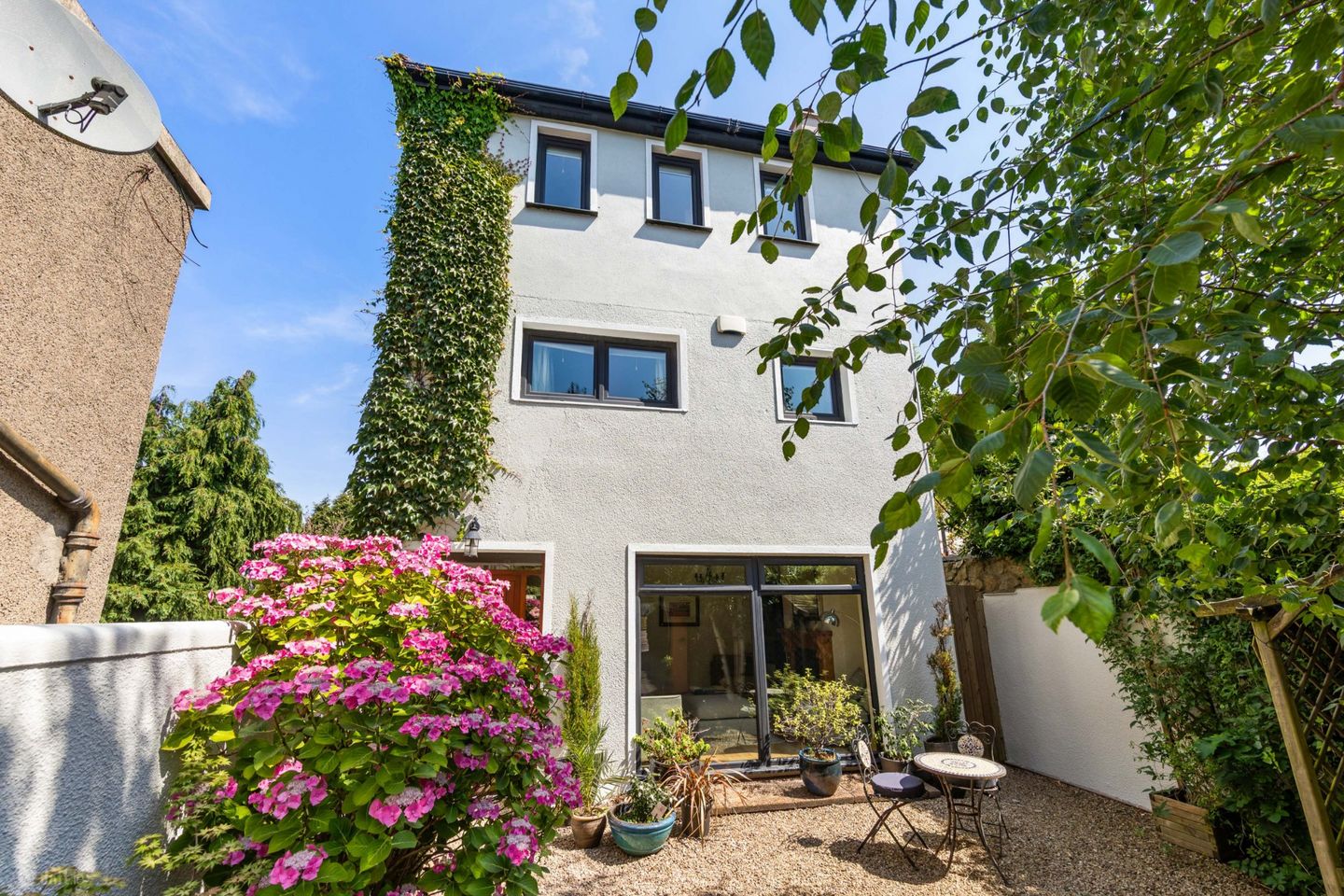 Belmont Mews, Galloping Green, Stillorgan Road, Blackrock, Co. Dublin, A94 R7F8 — photo 1