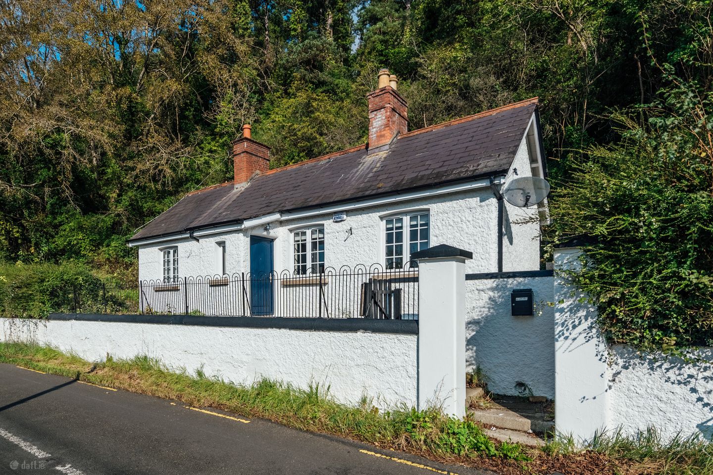 Hands Cottage, Lower Road, Chapelizod, Dublin 20 — photo 1
