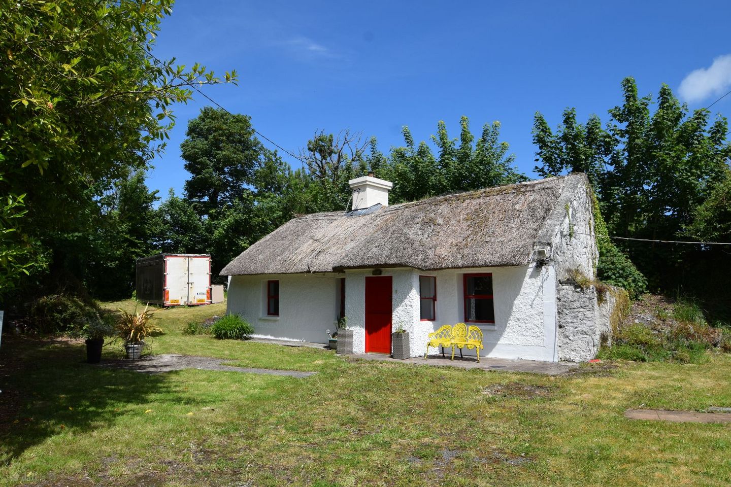 Rose Thatch Cottage, Roveagh, Kilcolgan, Co. Galway, H91WEP9 — photo 1