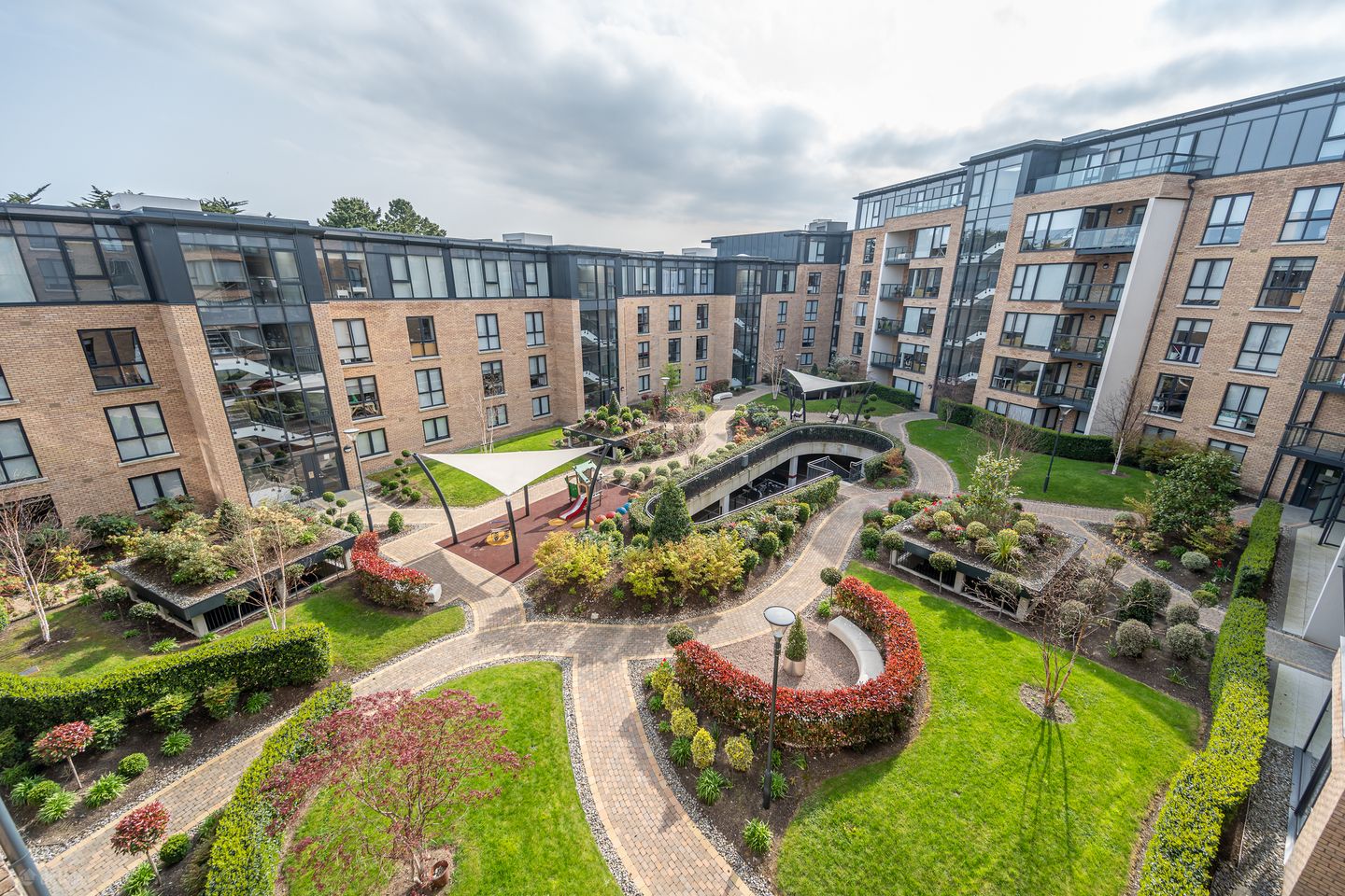 Leona Apartments