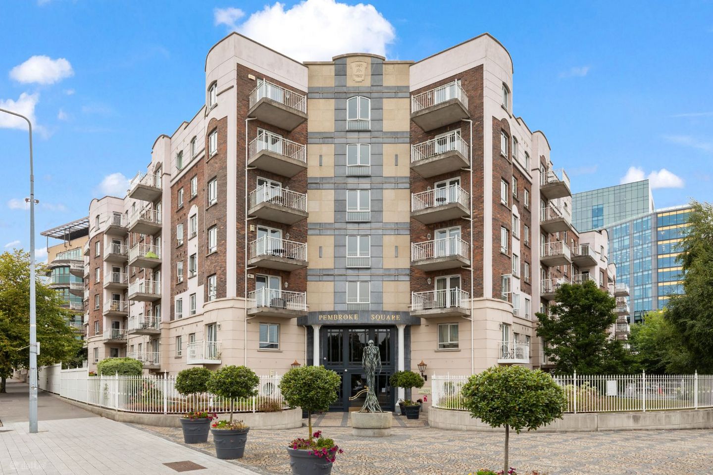 Apartment 200, The Berkeley Block, Pembroke Square, Ballsbridge, Dublin 4, D04W2W4 — photo 1