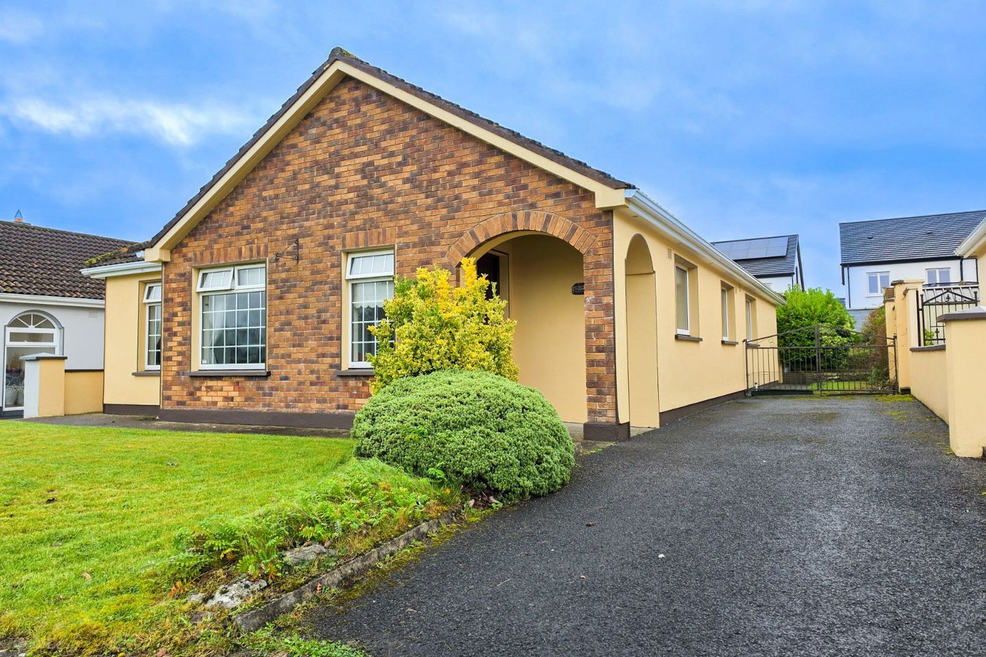 28 Knights Park, Castlebar, Castlebar, Co. Mayo, F23EA07 — photo 1