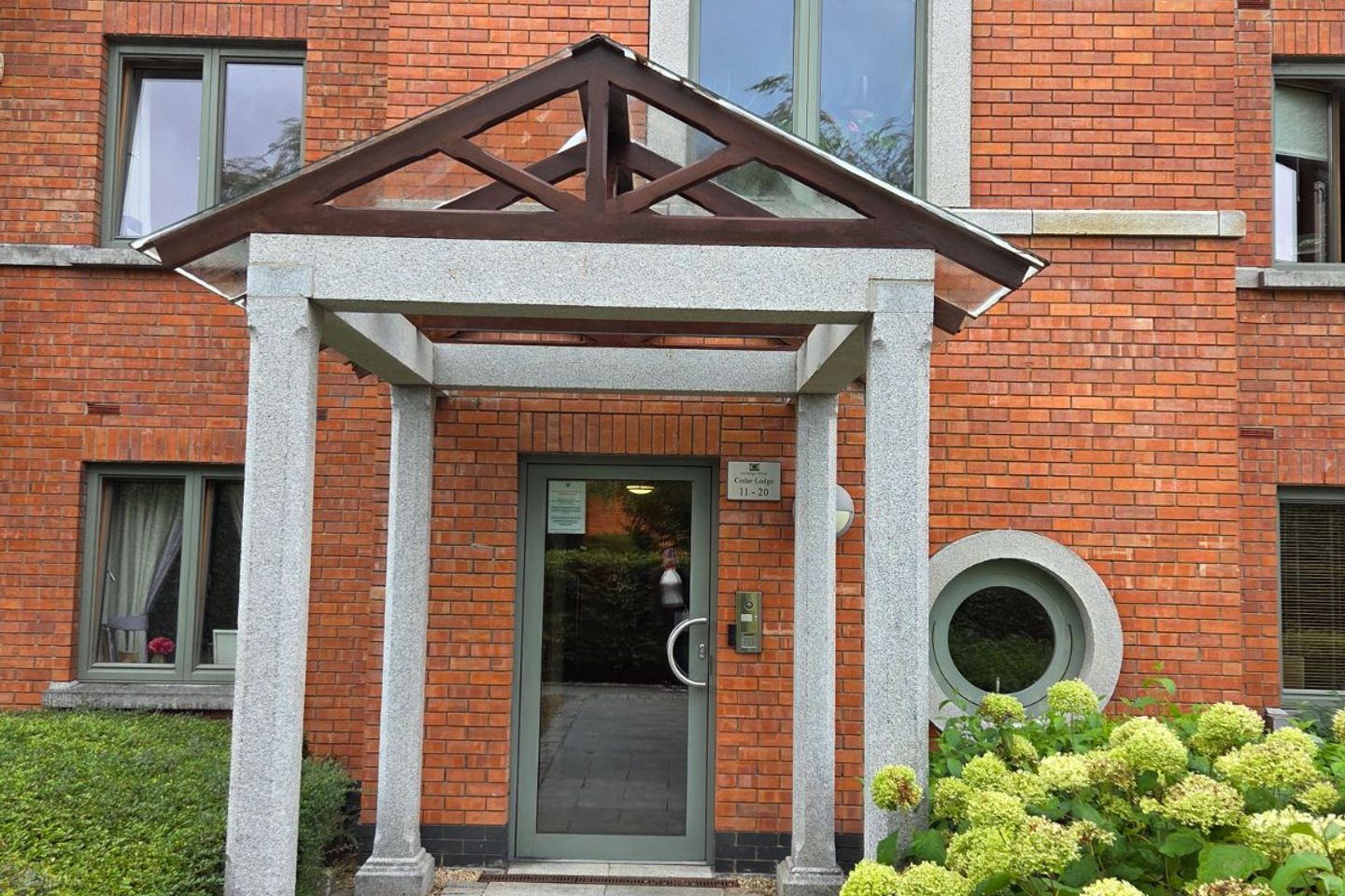10 Cedar Lodge, Farmleigh Avenue, Strawberry Beds, Dublin 15 — photo 1