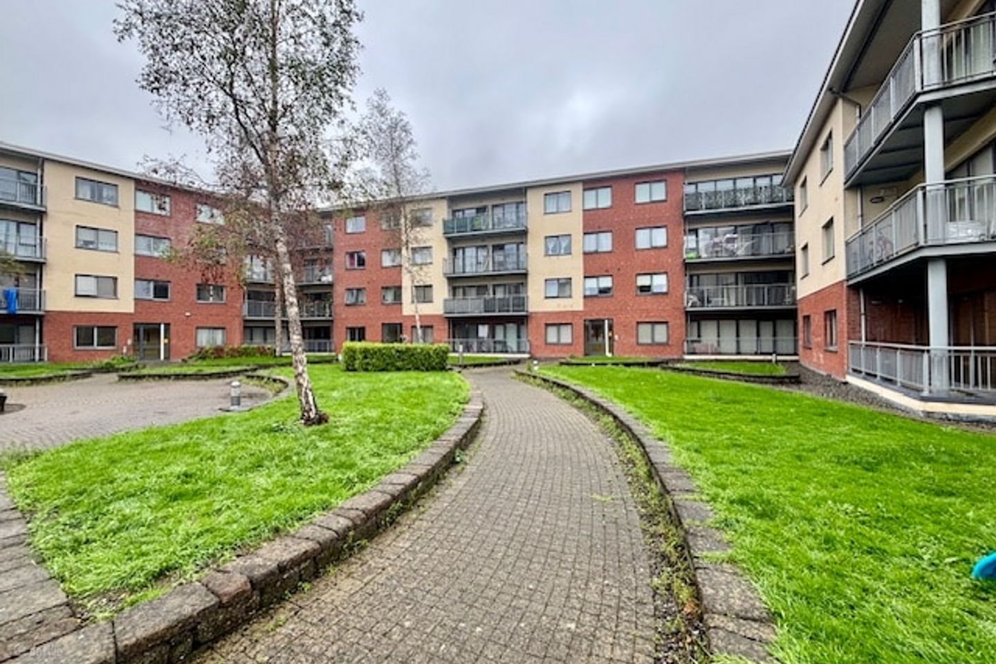 Rosse Court Heights, Lucan, Co. Dublin — photo 1