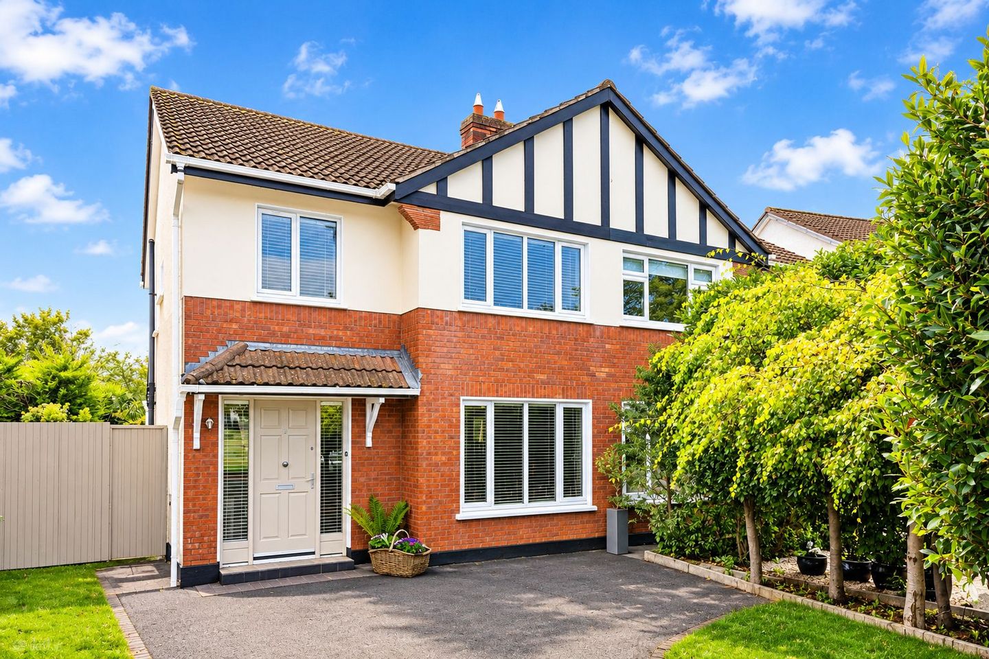 16 Glencairn Green, The Gallops, Leopardstown, Dublin 18, D18P6F6 — photo 1