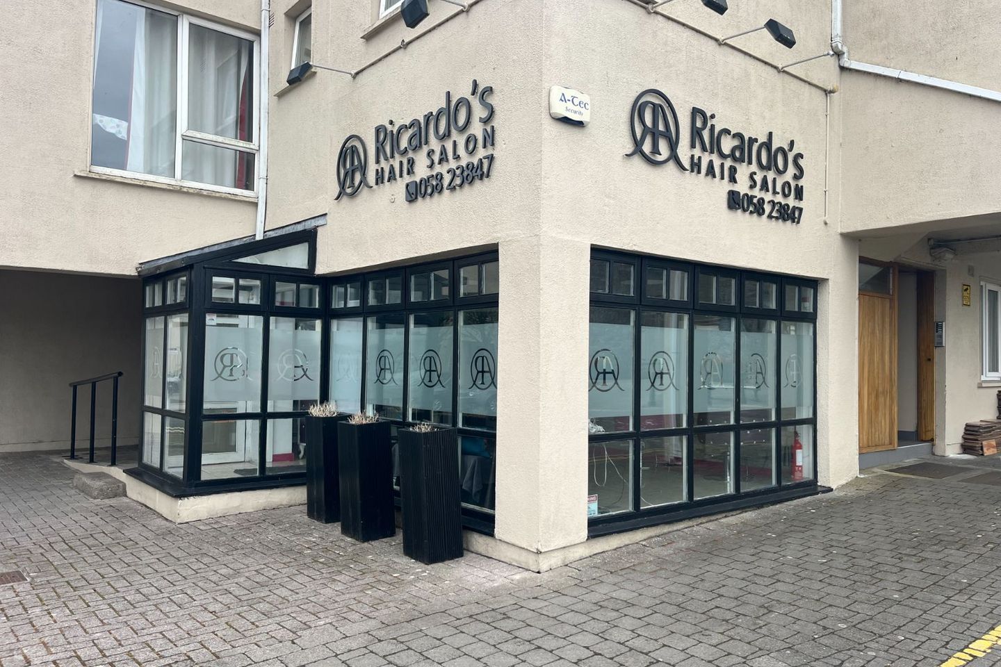 Ricardo'S Hair Salon, 4 Garvan'S Court, Castle Street, Dungarvan, Co. Waterford, X35C984 — photo 1