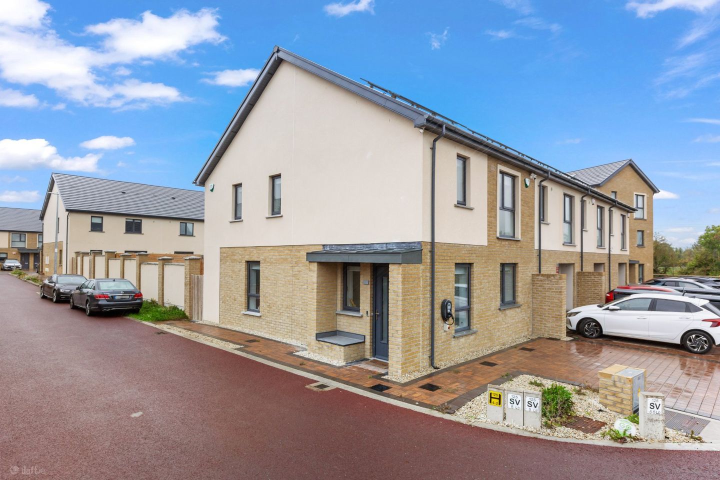 11 The Dales, Kilmartin Grove, Hollystown, Dublin 15, D15 W27A — photo 1