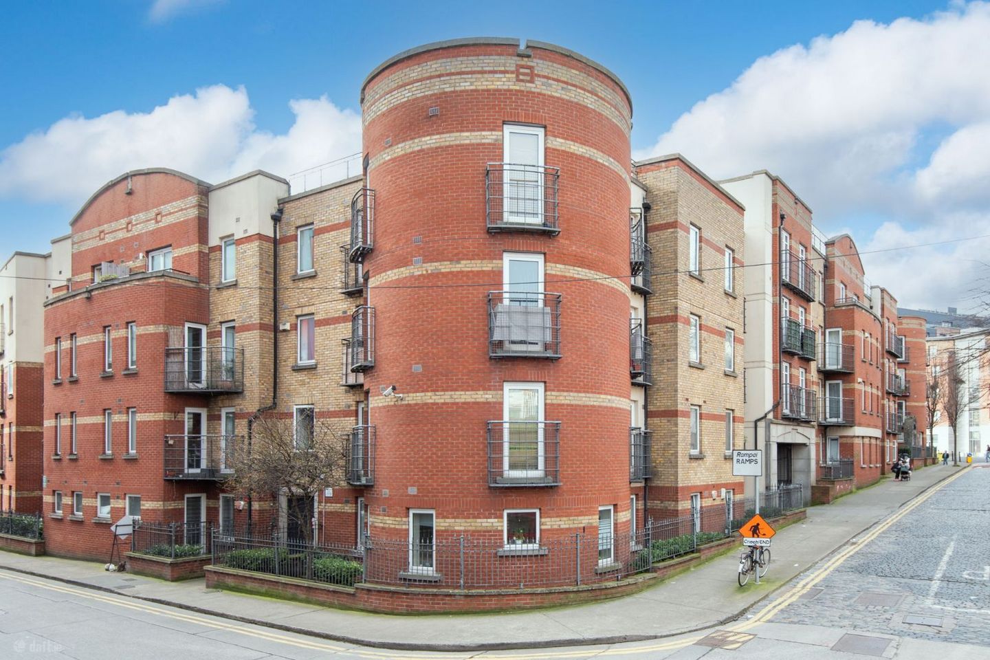 Apartment 83, Newmarket Square, Christchurch, Dublin 8, D08NC3R — photo 1
