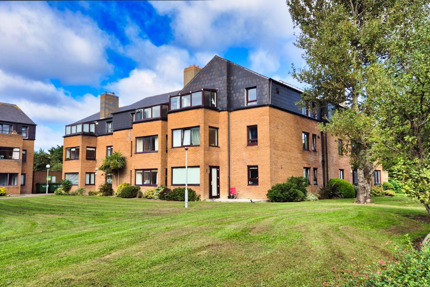 Apt 30 Radcliffe, Sutton, Dublin 13, D13KC59 — photo 1