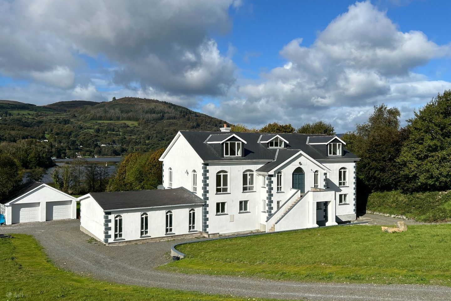 Teach Cois Deirge, 25 Slí Cuileann, Cullenagh, Ballina, Co. Tipperary, V94H6F4 — photo 1