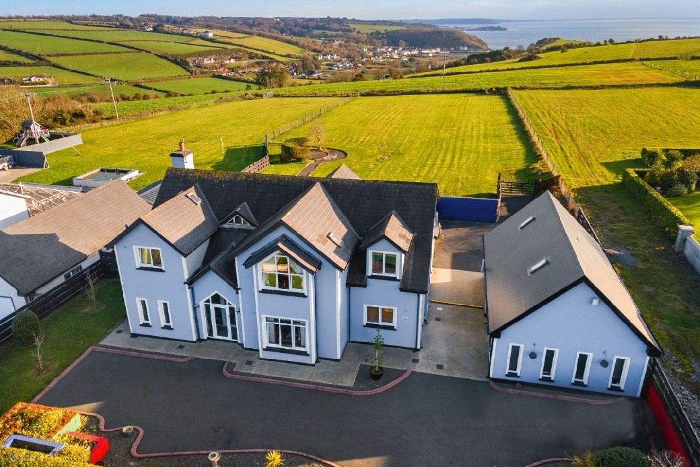 Viking Lodge with sea views on 1 acre easy reach of Waterford & Wexford town. Annex & apartment double garage , Ballyhack, Co. Wexford, Y34EY76 — photo 1