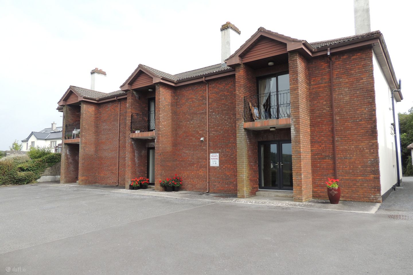 Gentian Villas (UofG), Kingston, Co. Galway — photo 1