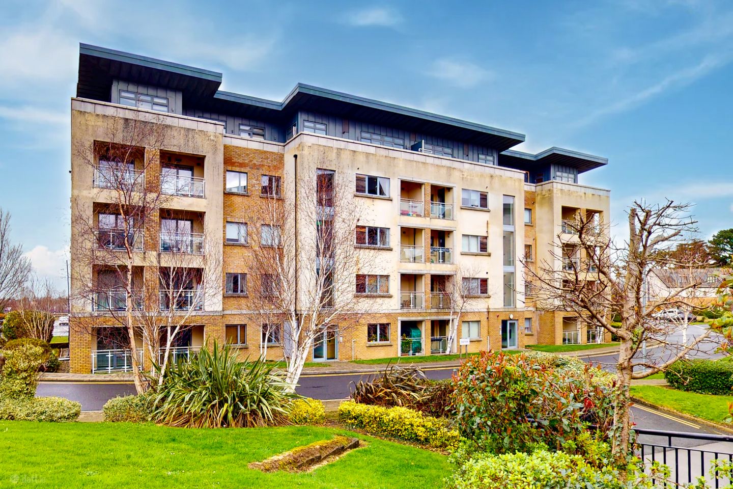 APARTMENT 9 OAK HOUSE, CARRICKMINES GREEN, Co. Dublin, D18DK38 — photo 1