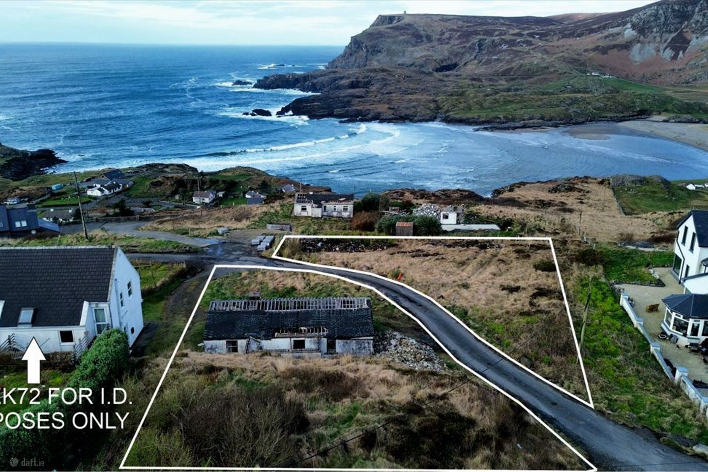 AERIAL VIEW OF HOUSE & BOUNDARY
