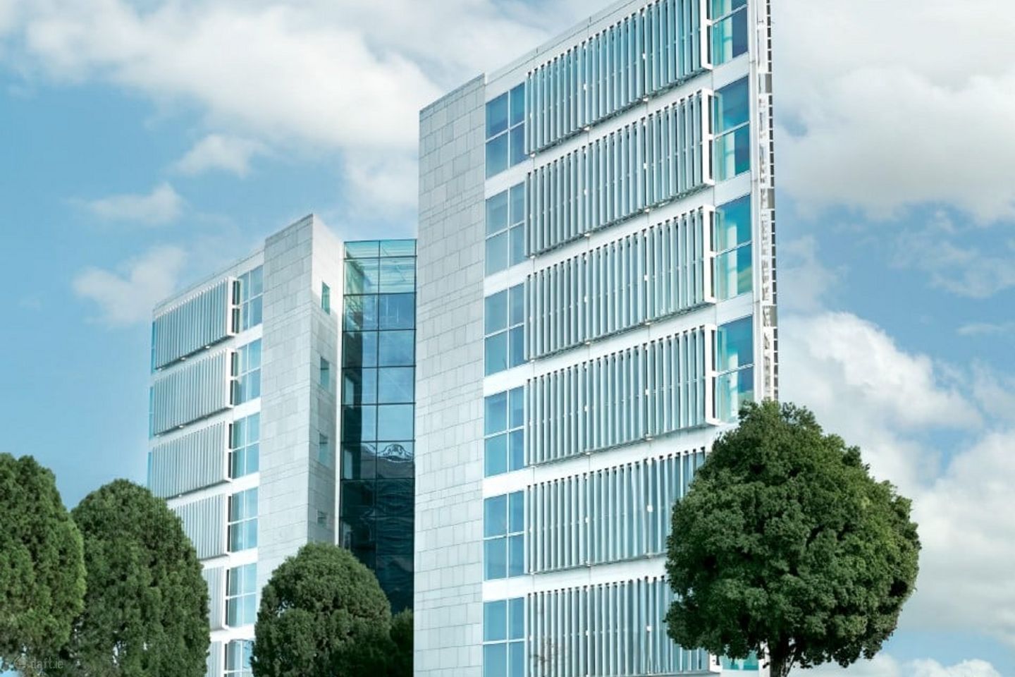PINNACLE 2 - EXTERIOR