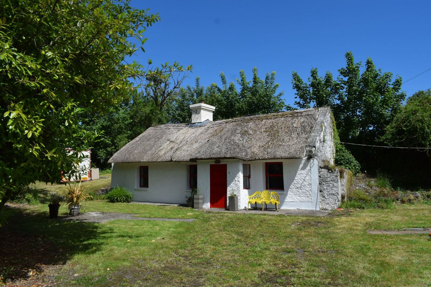 Rose Thatch Cottage, Roveagh, Kilcolgan, Co. Galway, H91WEP9 — photo 1