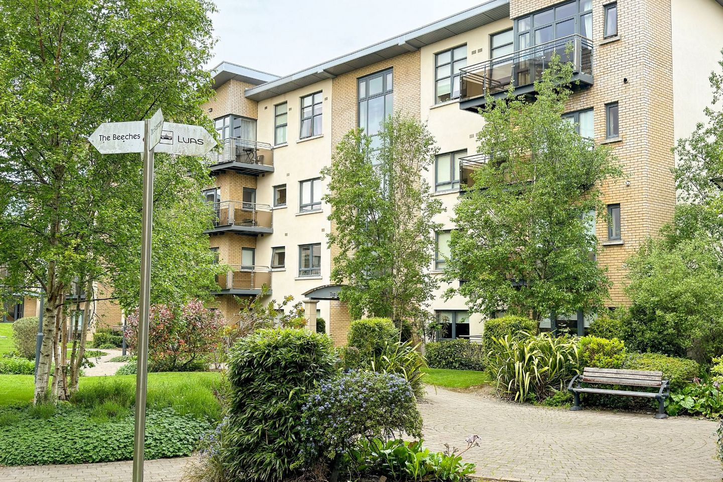 Apartment 9, The Sycamore, Elmfield, Leopardstown, Dublin 18, D18YX50 — photo 1