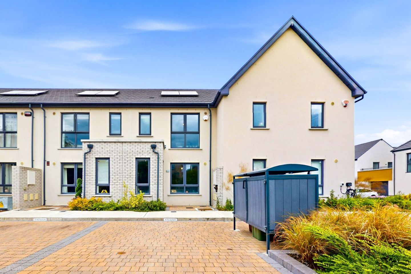 18 The Courtyard, Kilmartin Grove, Hollystown, Dublin 15, D15PNP4 — photo 1