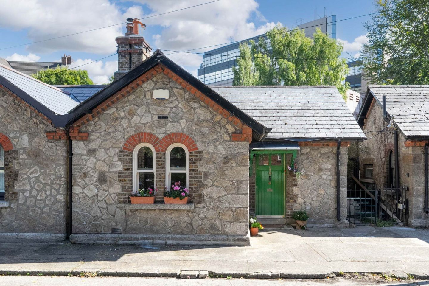 11 Herbert Cottages, Ballsbridge, Dublin 4, Co. Dublin, D04XT04 — photo 1